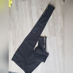 Black pants . Zipper bottom